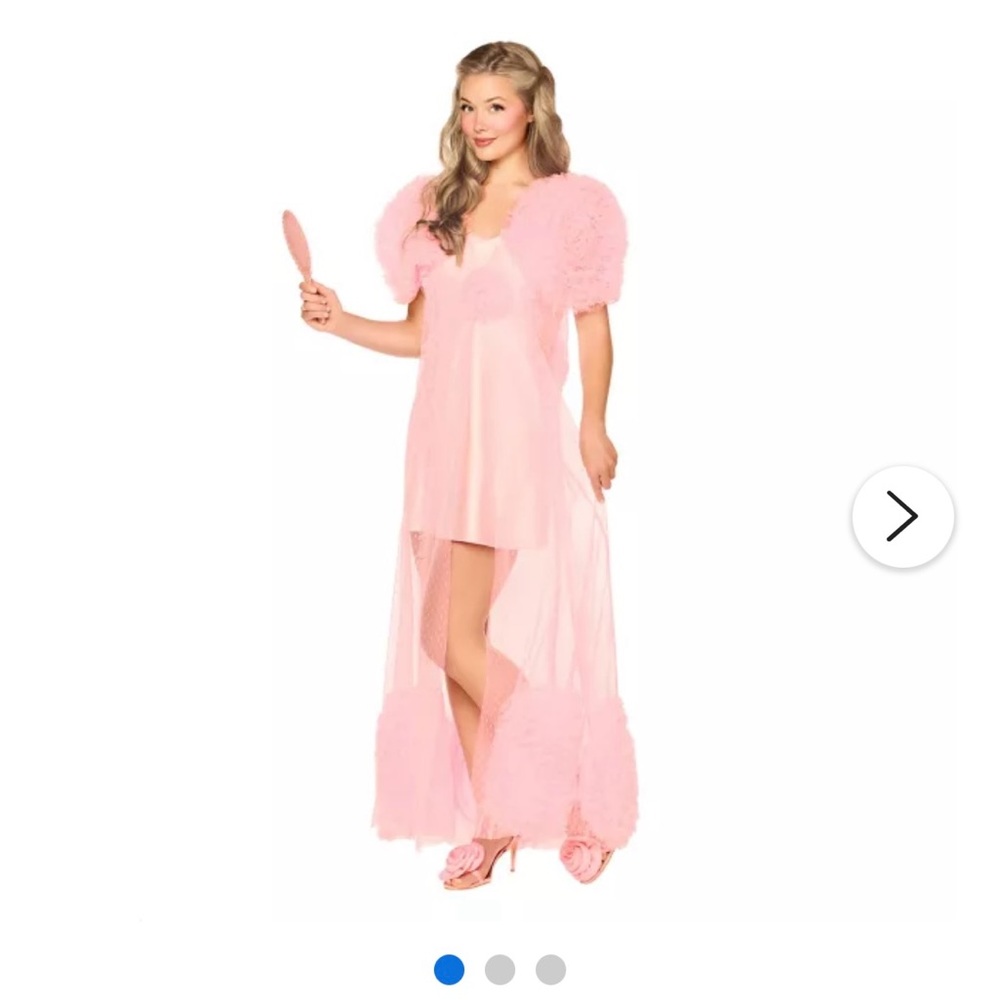 spirit halloween GLINDA UPLANDS ROBE 
BRAND NEW 
SIZE: ADULT SMALL/MEDIUM 4-8